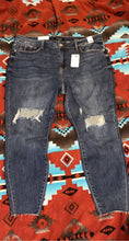 Load image into Gallery viewer, The Judy Distressed Jeans
